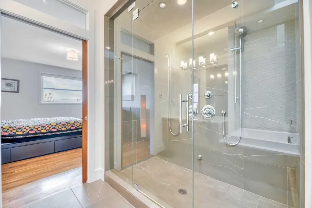 2008 38 Avenue SW Calgary AB T2T 2K4