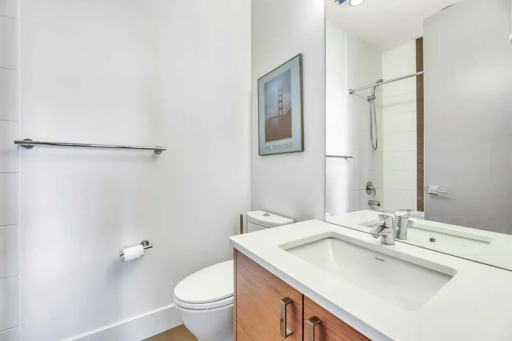 2008 38 Avenue SW Calgary AB T2T 2K4