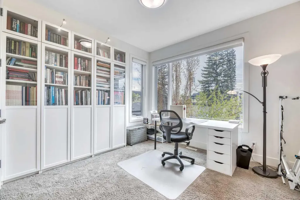 2008 38 Avenue SW Calgary AB T2T 2K4