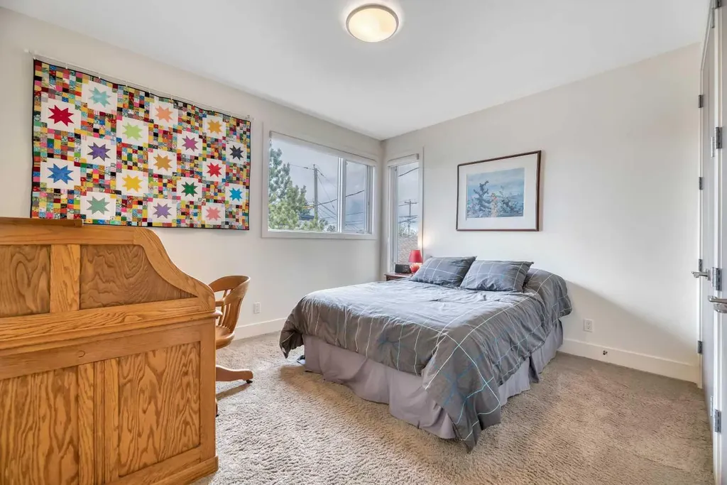 2008 38 Avenue SW Calgary AB T2T 2K4