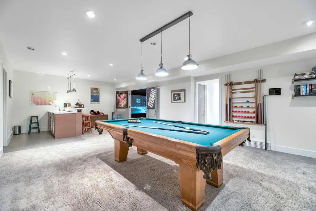 2008 38 Avenue SW Calgary AB T2T 2K4