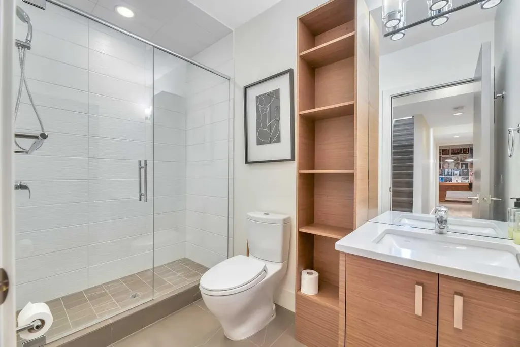 2008 38 Avenue SW Calgary AB T2T 2K4