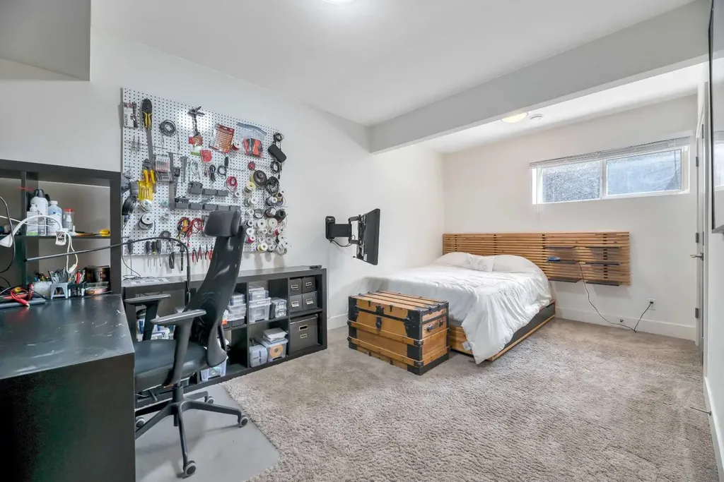 2008 38 Avenue SW Calgary AB T2T 2K4