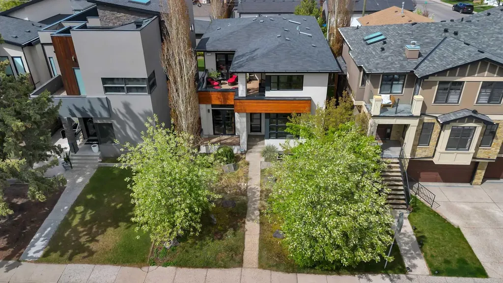 2008 38 Avenue SW Calgary AB T2T 2K4