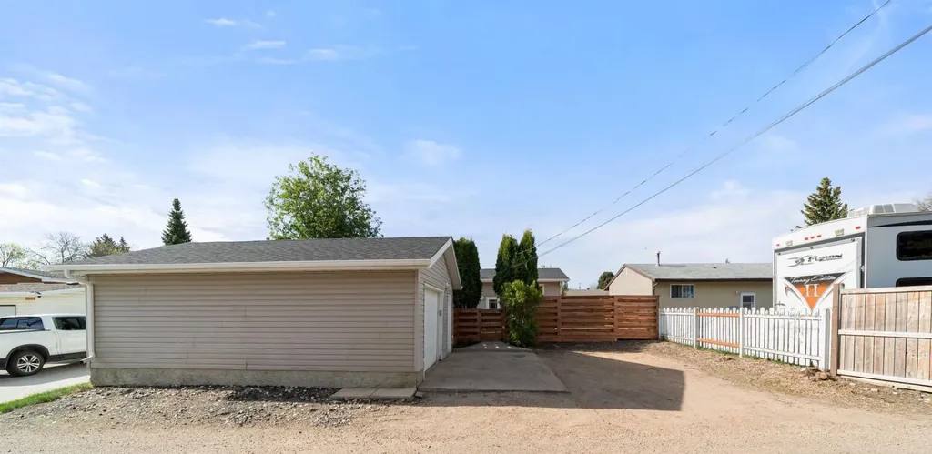 6306 44a Avenue Camrose AB T4V2V7