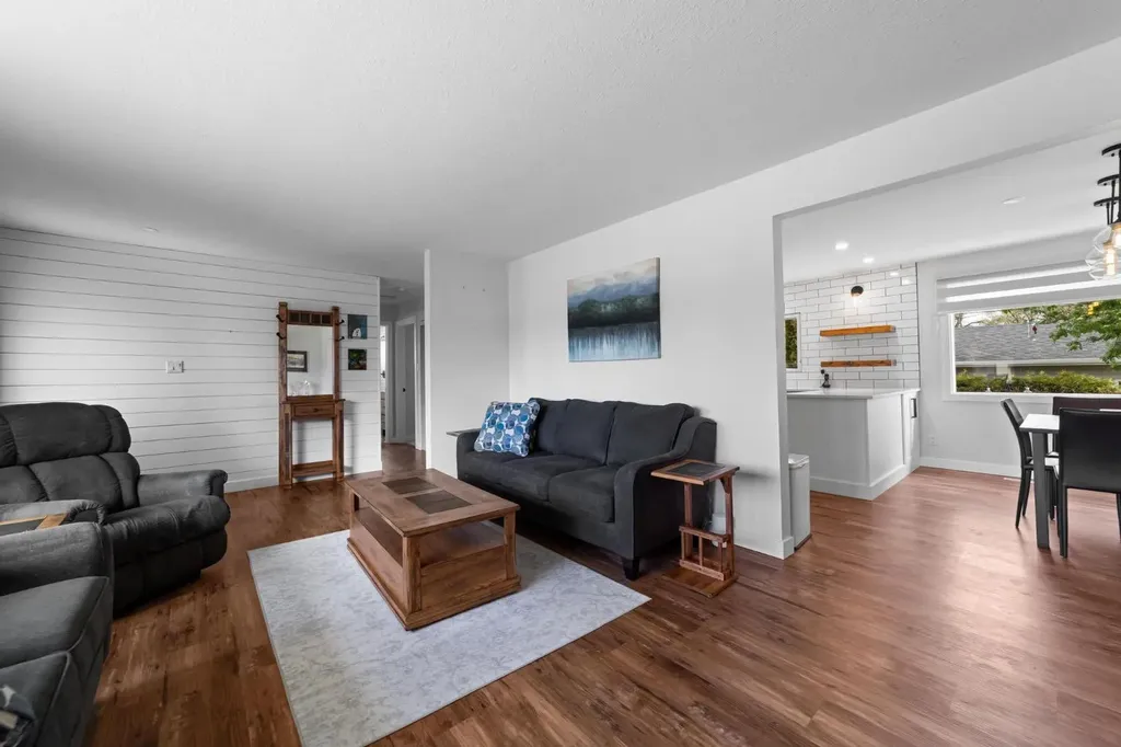 6306 44a Avenue Camrose AB T4V2V7