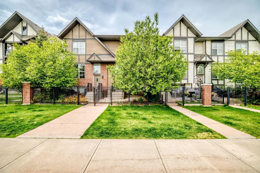 314 New Brighton Villas SE Calgary AB T2Z0T6