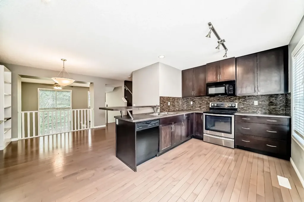 314 New Brighton Villas SE Calgary AB T2Z0T6