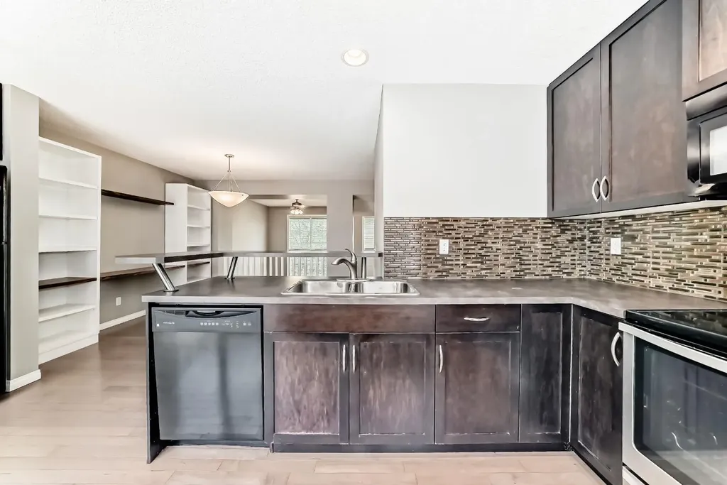314 New Brighton Villas SE Calgary AB T2Z0T6