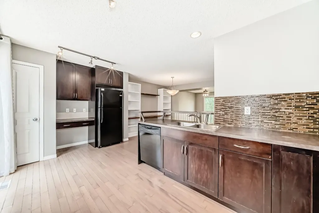 314 New Brighton Villas SE Calgary AB T2Z0T6