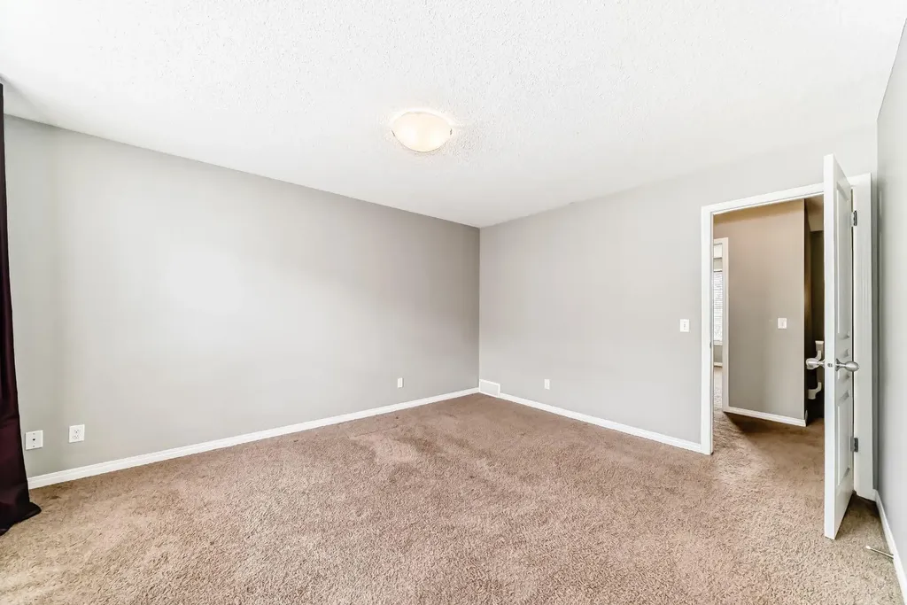 314 New Brighton Villas SE Calgary AB T2Z0T6