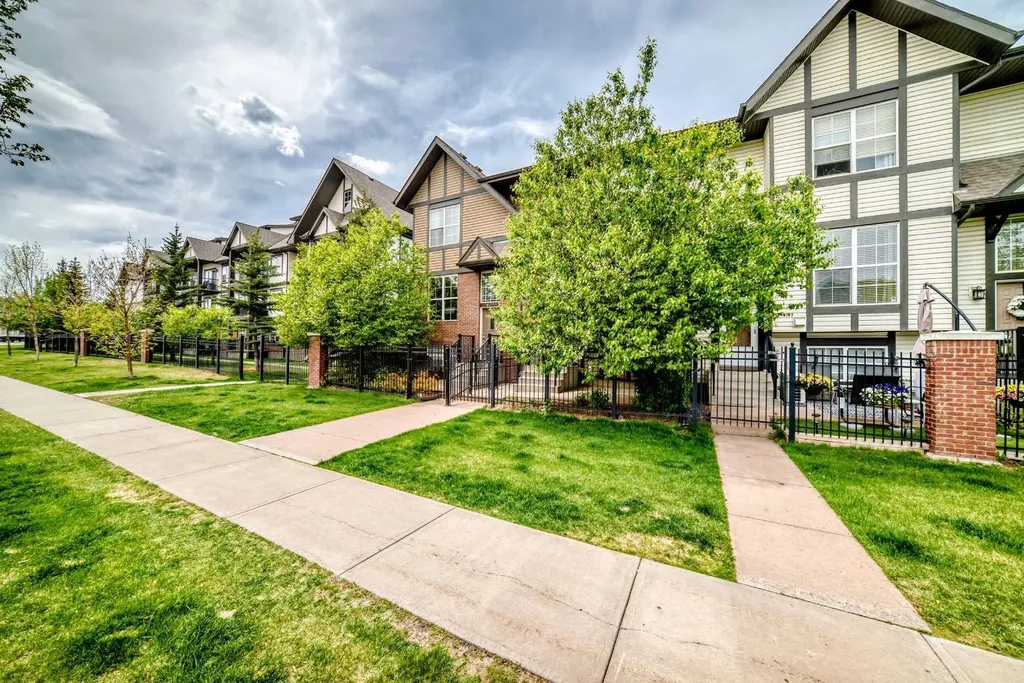 314 New Brighton Villas SE Calgary AB T2Z0T6