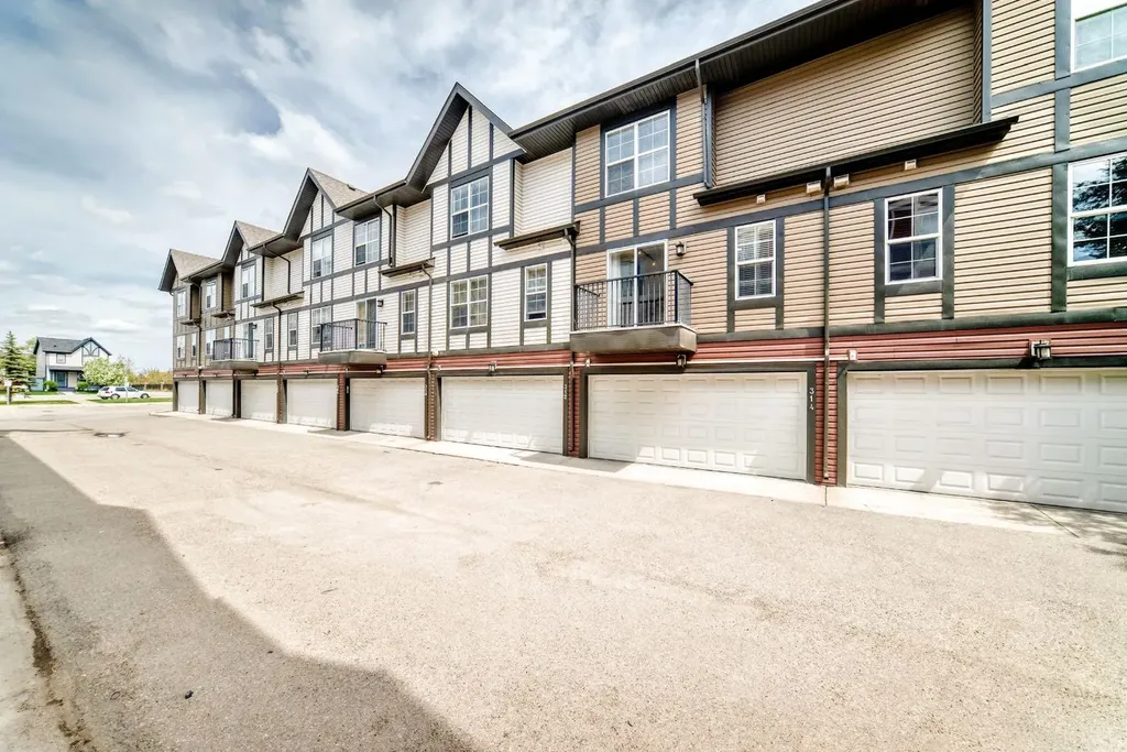 314 New Brighton Villas SE Calgary AB T2Z0T6