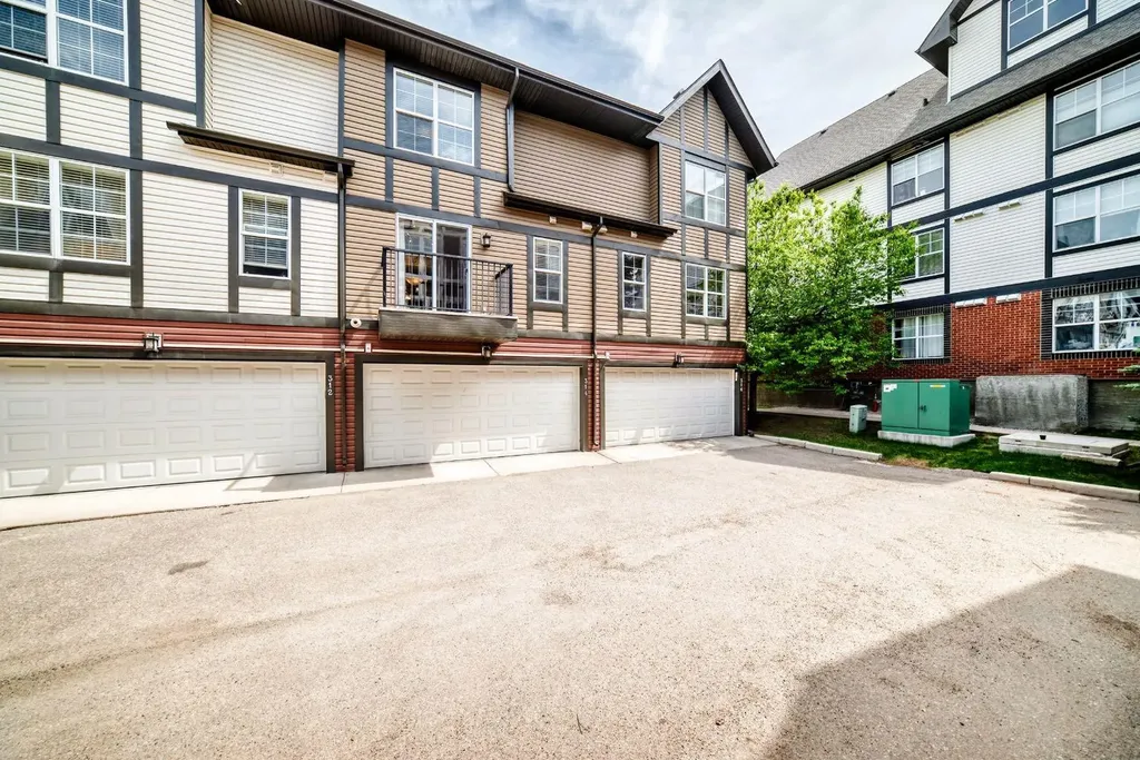 314 New Brighton Villas SE Calgary AB T2Z0T6