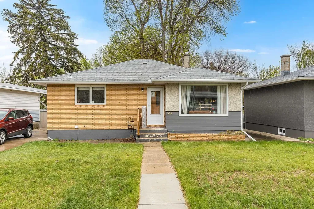 549 2 Street NE Medicine Hat AB T1A 6K2