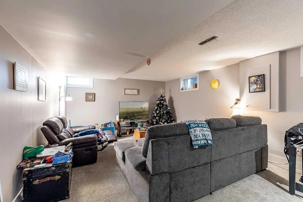 549 2 Street NE Medicine Hat AB T1A 6K2