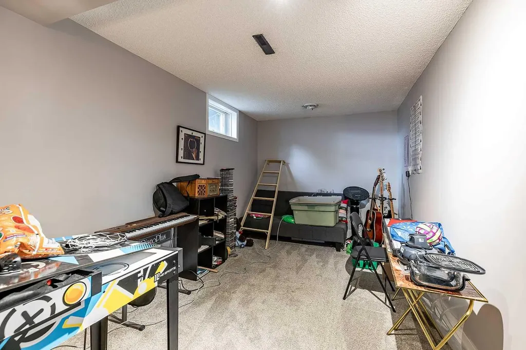 549 2 Street NE Medicine Hat AB T1A 6K2