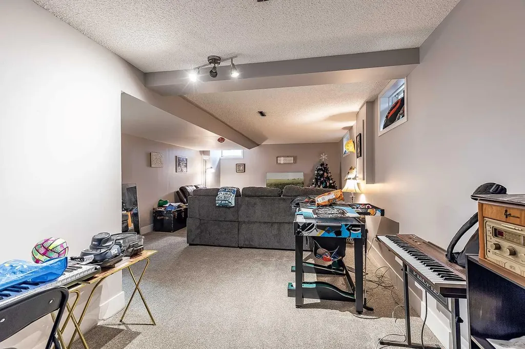549 2 Street NE Medicine Hat AB T1A 6K2