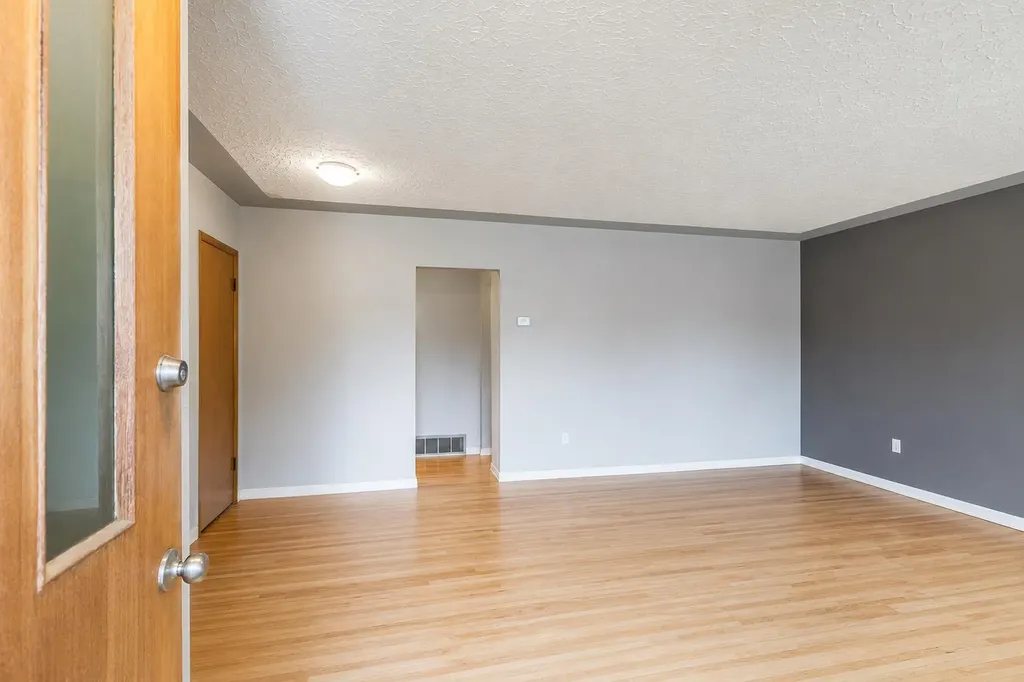 549 2 Street NE Medicine Hat AB T1A 6K2