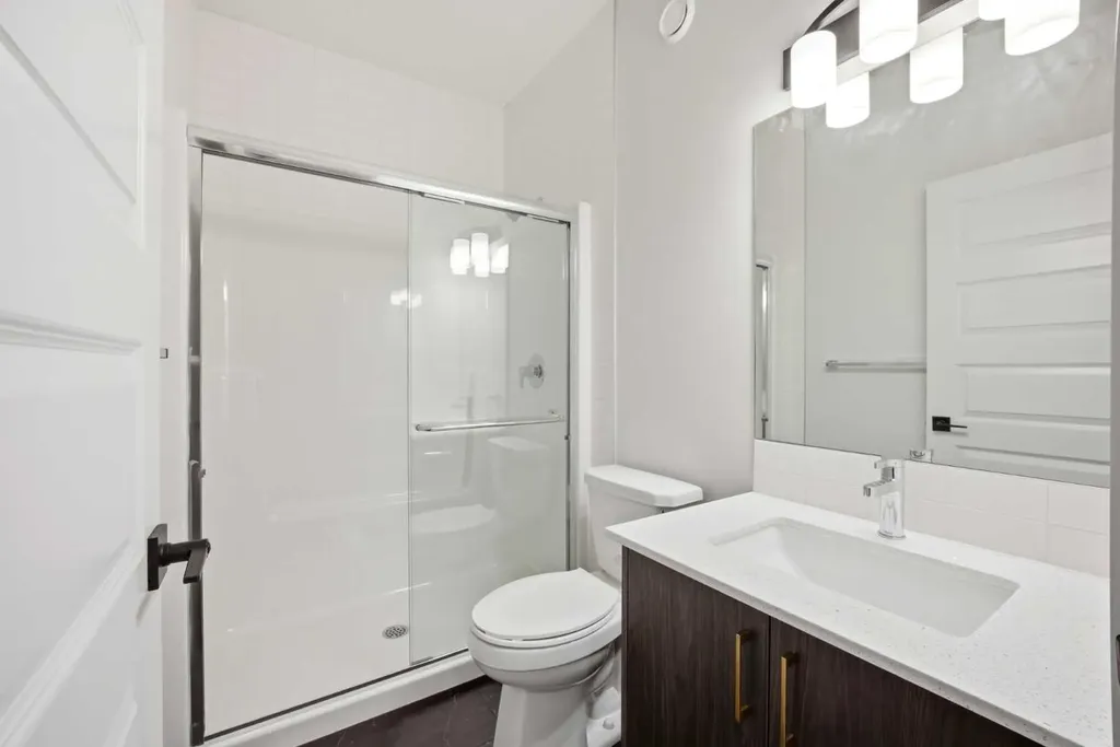 34 Waterford Mews Chestermere AB T1X 3B4