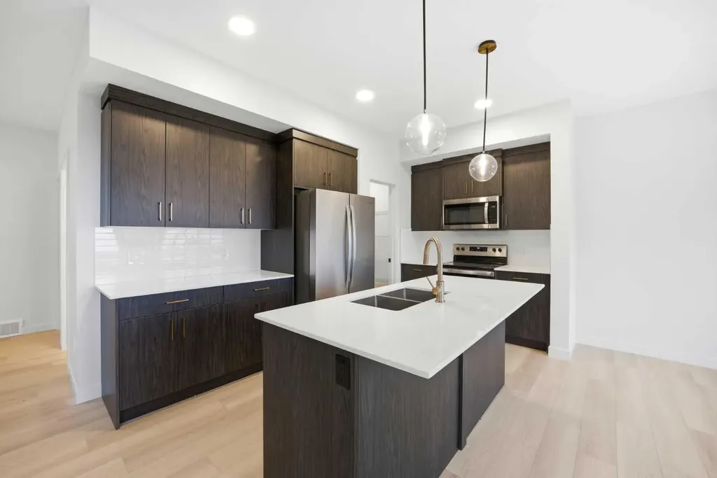 34 Waterford Mews Chestermere AB T1X 3B4