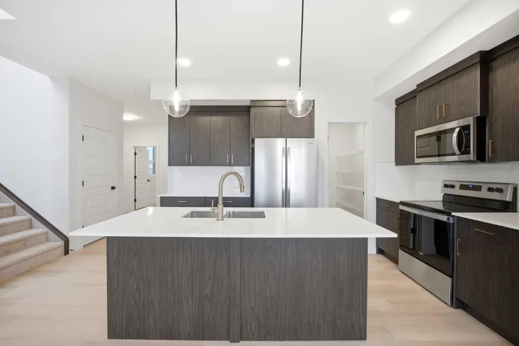 34 Waterford Mews Chestermere AB T1X 3B4