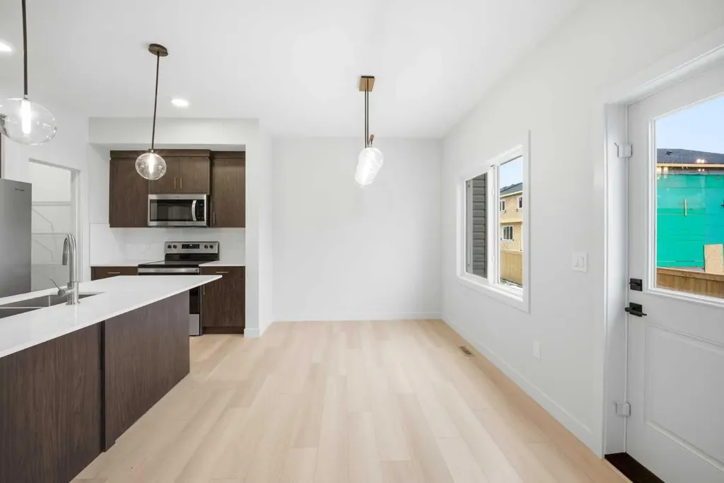 34 Waterford Mews Chestermere AB T1X 3B4