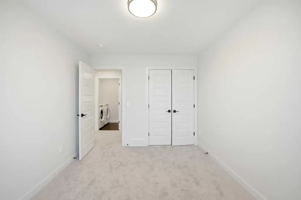 34 Waterford Mews Chestermere AB T1X 3B4