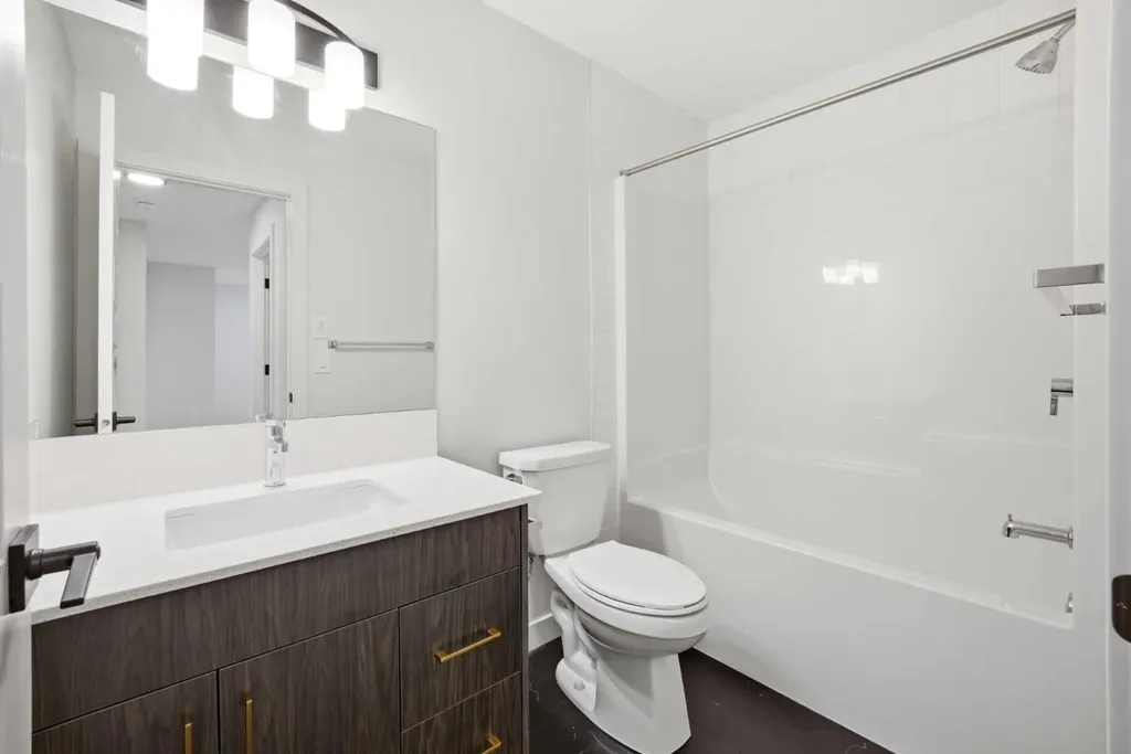 34 Waterford Mews Chestermere AB T1X 3B4