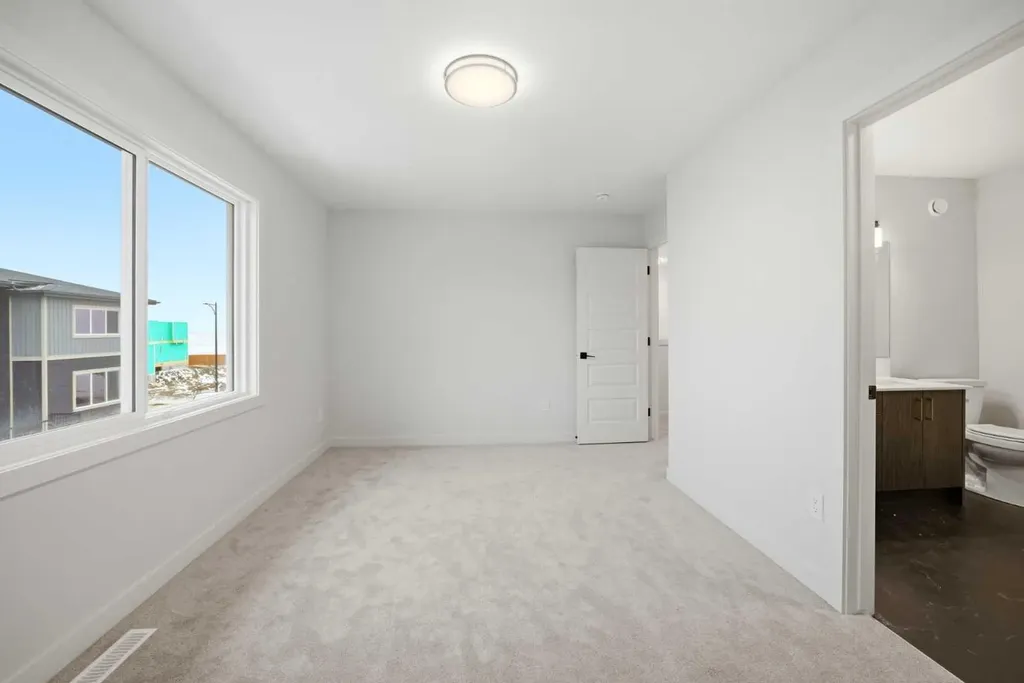 34 Waterford Mews Chestermere AB T1X 3B4