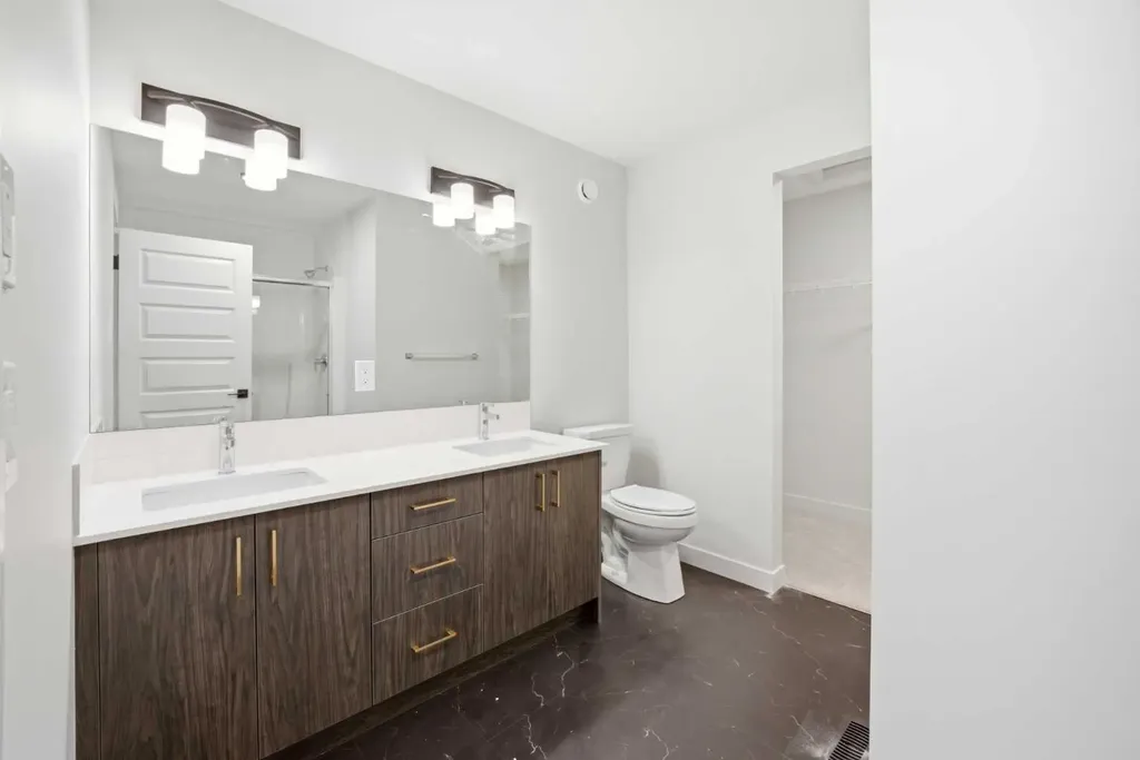 34 Waterford Mews Chestermere AB T1X 3B4