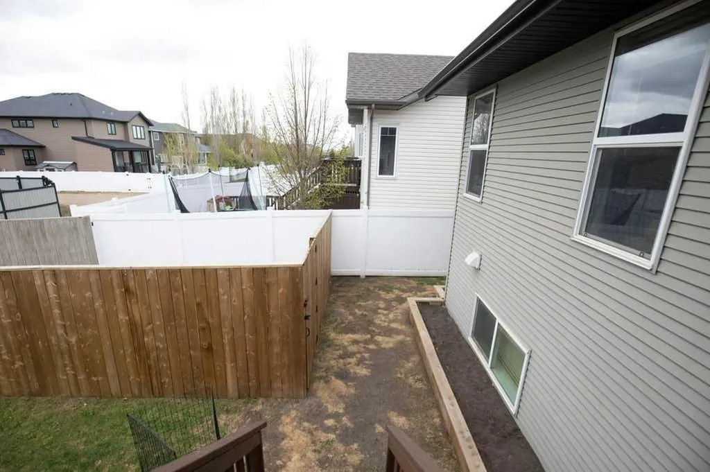 124 Vincent Close Red Deer AB T4R 0H8