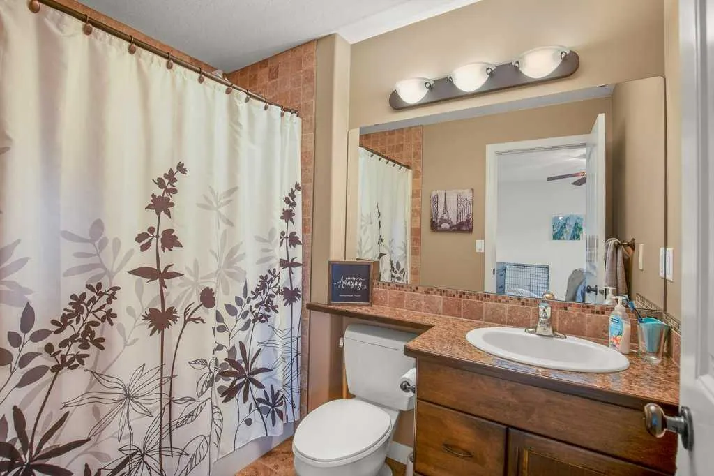 124 Vincent Close Red Deer AB T4R 0H8
