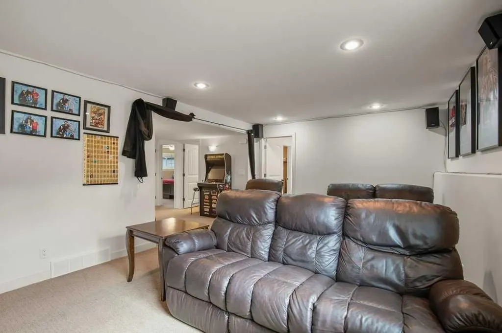 124 Vincent Close Red Deer AB T4R 0H8