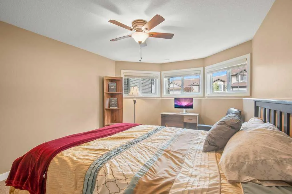 124 Vincent Close Red Deer AB T4R 0H8