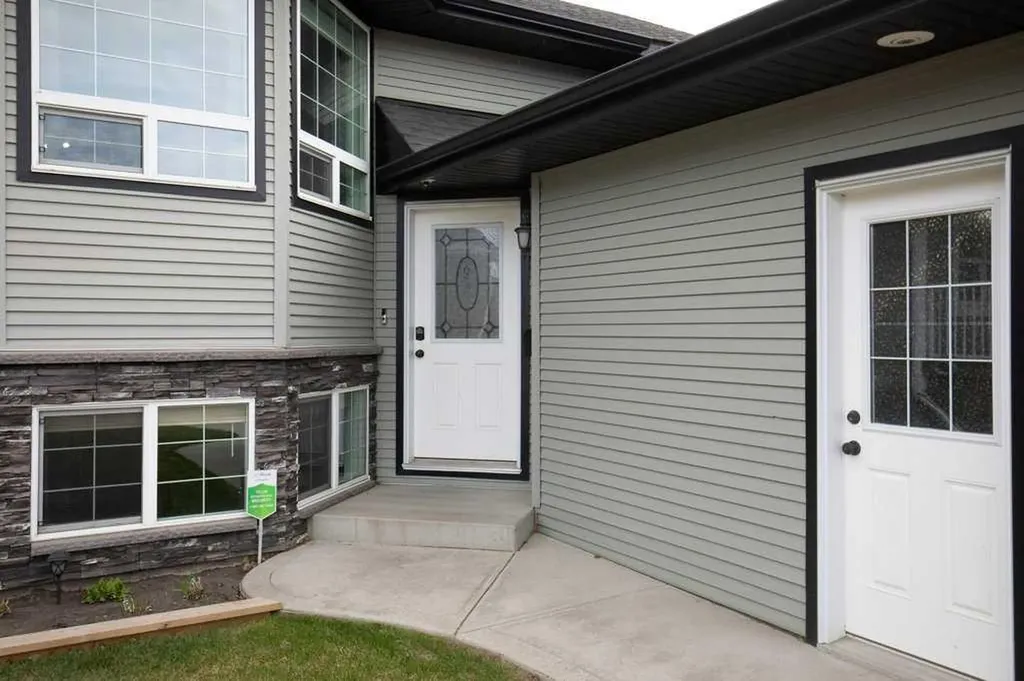 124 Vincent Close Red Deer AB T4R 0H8