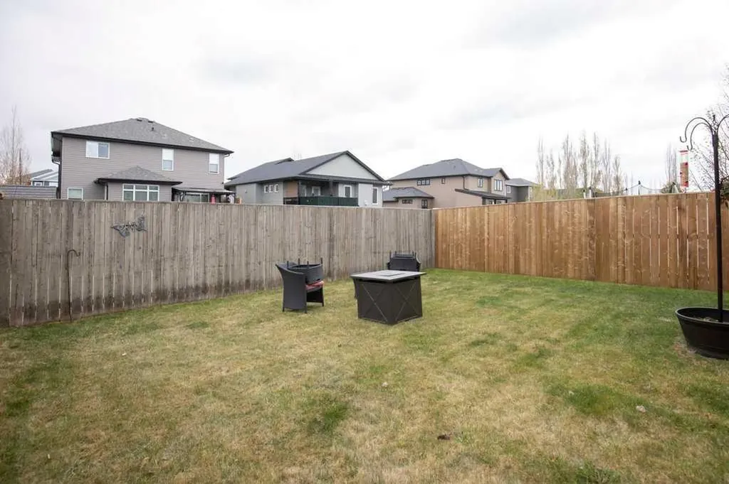 124 Vincent Close Red Deer AB T4R 0H8