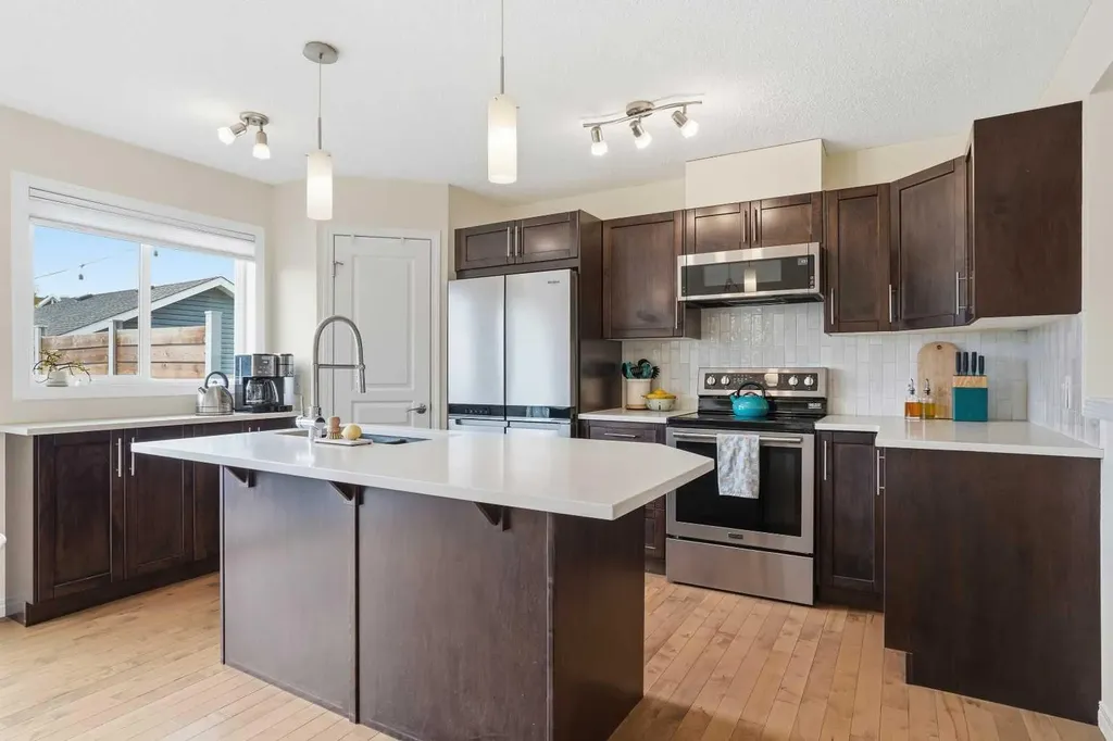 24 Auburn Crest Park SE Calgary AB T3M 0Z3