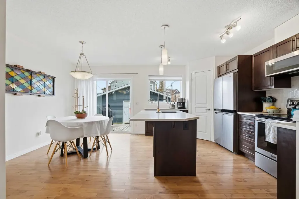 24 Auburn Crest Park SE Calgary AB T3M 0Z3