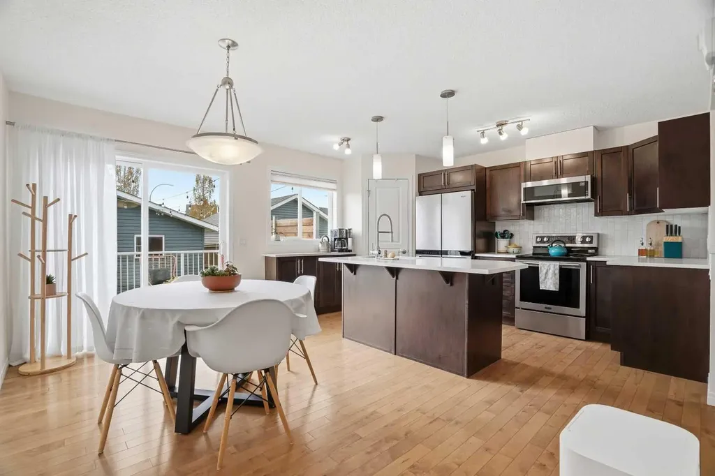 24 Auburn Crest Park SE Calgary AB T3M 0Z3