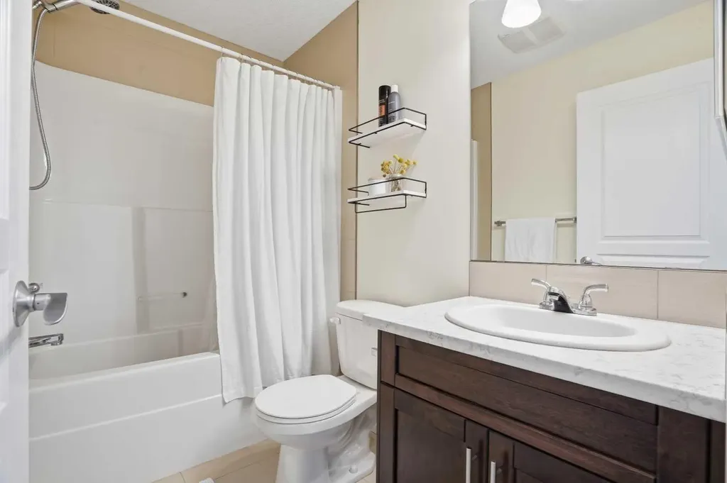 24 Auburn Crest Park SE Calgary AB T3M 0Z3