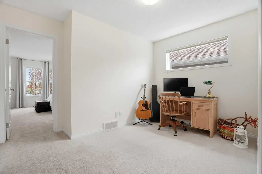 24 Auburn Crest Park SE Calgary AB T3M 0Z3