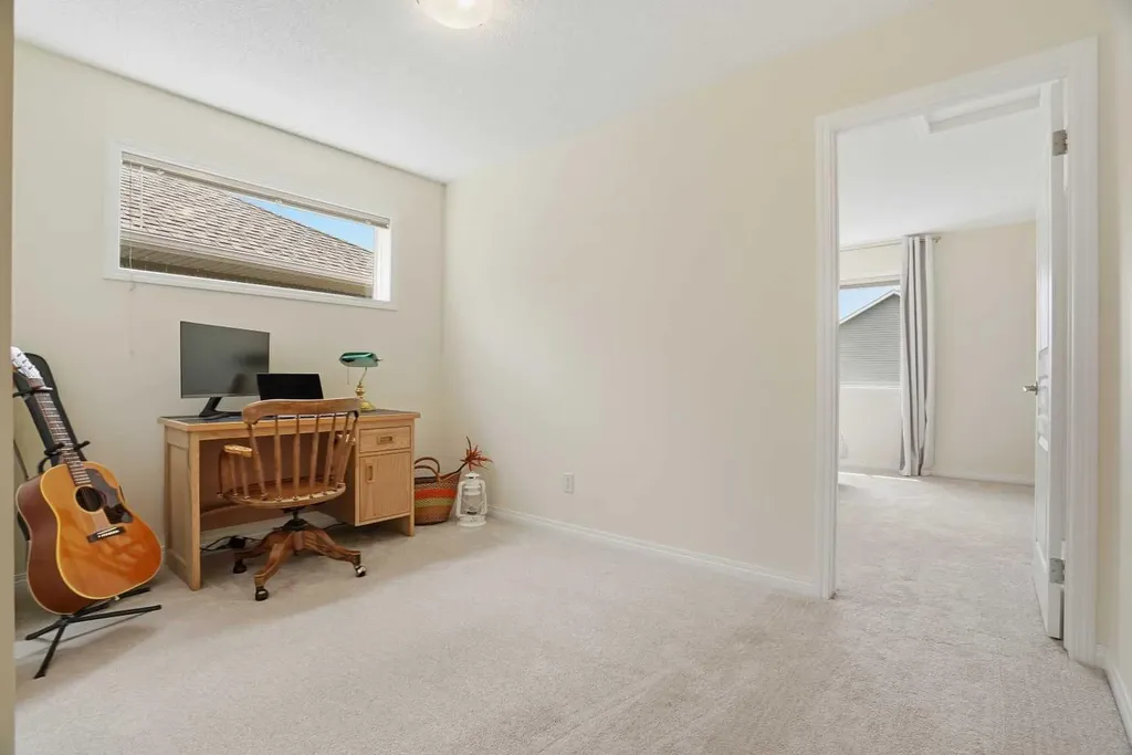 24 Auburn Crest Park SE Calgary AB T3M 0Z3