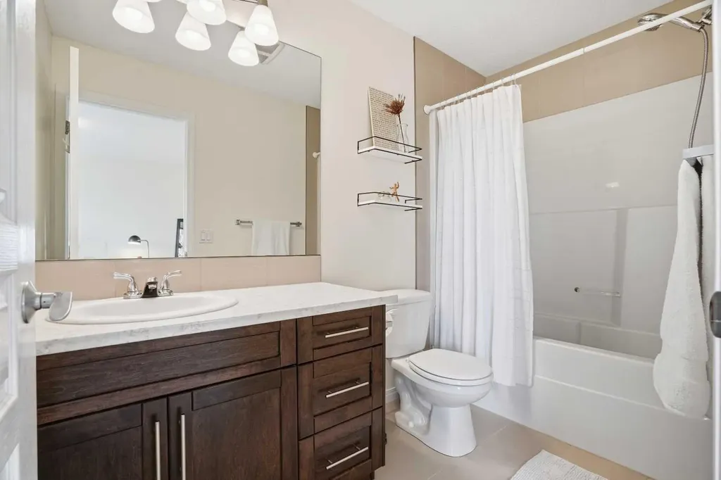 24 Auburn Crest Park SE Calgary AB T3M 0Z3