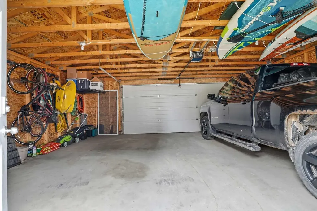 24 Auburn Crest Park SE Calgary AB T3M 0Z3