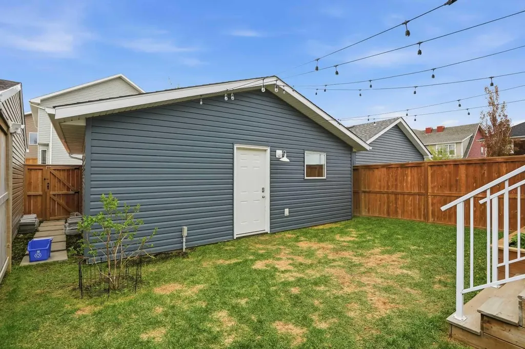 24 Auburn Crest Park SE Calgary AB T3M 0Z3