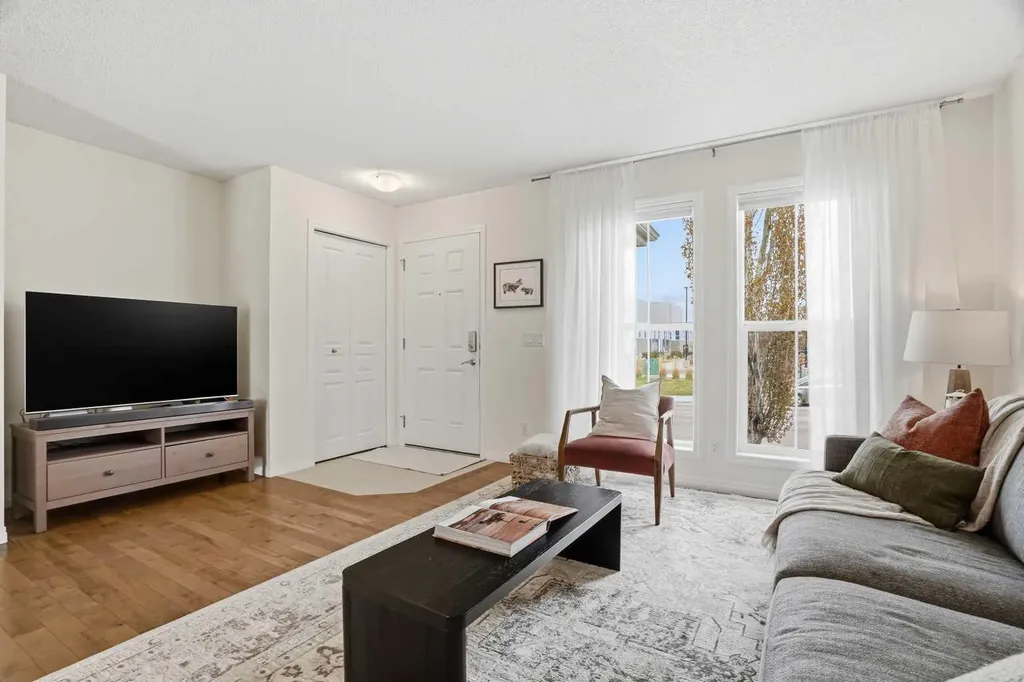 24 Auburn Crest Park SE Calgary AB T3M 0Z3