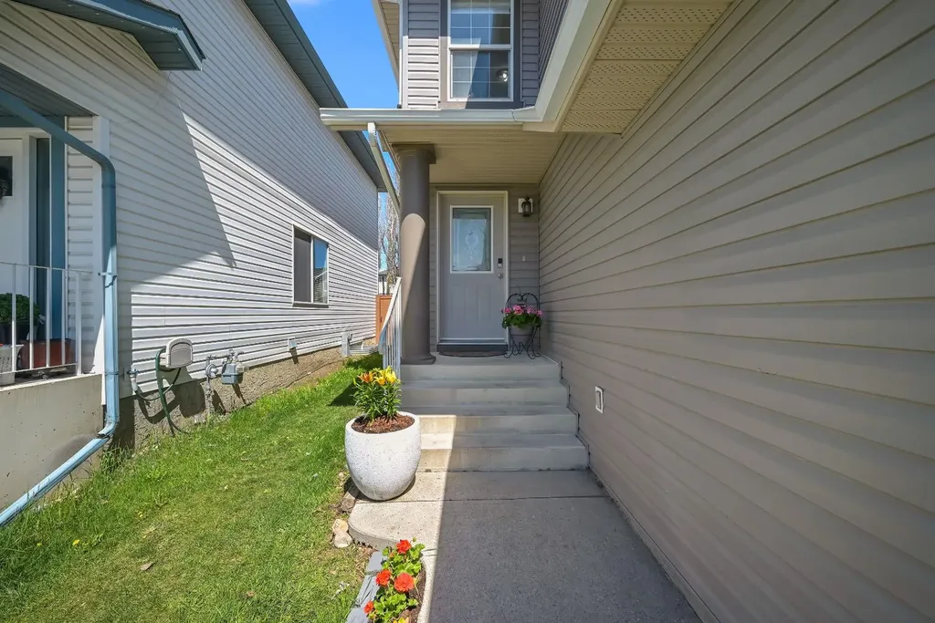 408 Bridlewood Court SW Calgary AB T2Y 3Z3