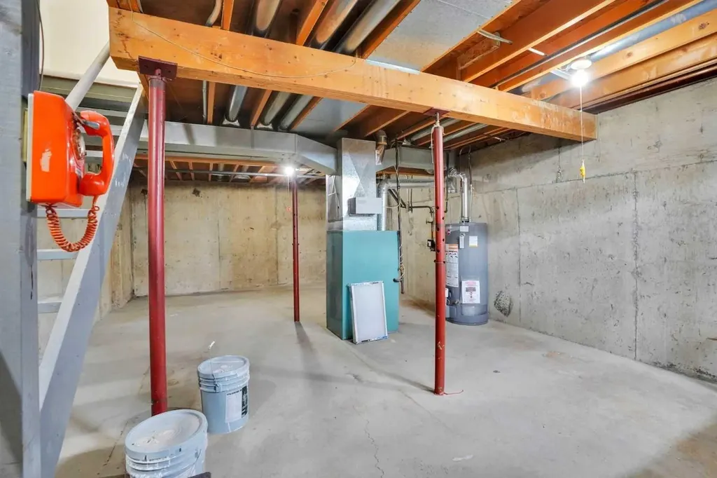 6440 4 Street NW Calgary AB T2K 1B8