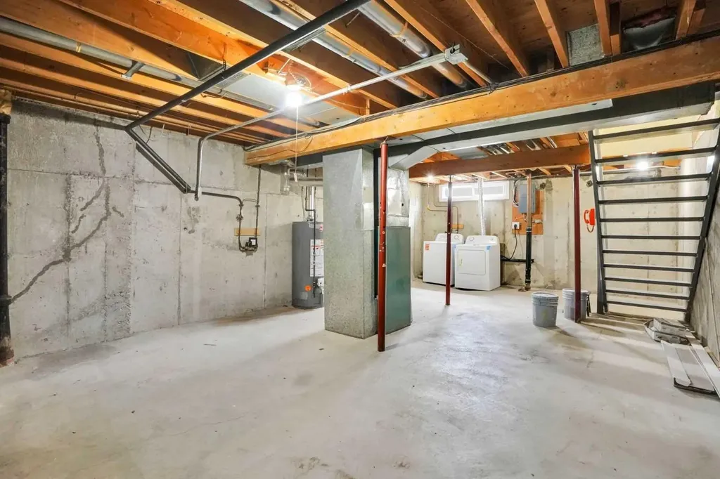 6440 4 Street NW Calgary AB T2K 1B8